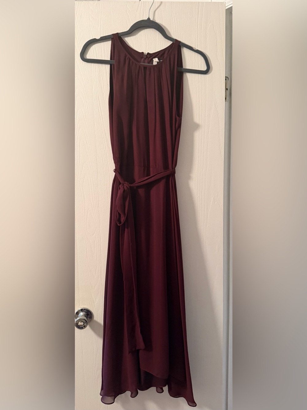 Sleeveless Keyhole Shift Dress